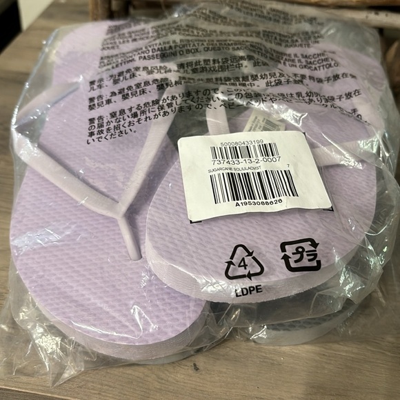 New in packaging Old Navy Lavender and Gray Glitter Women's SIZE 7 Flip flops. - Picture 9 of 9